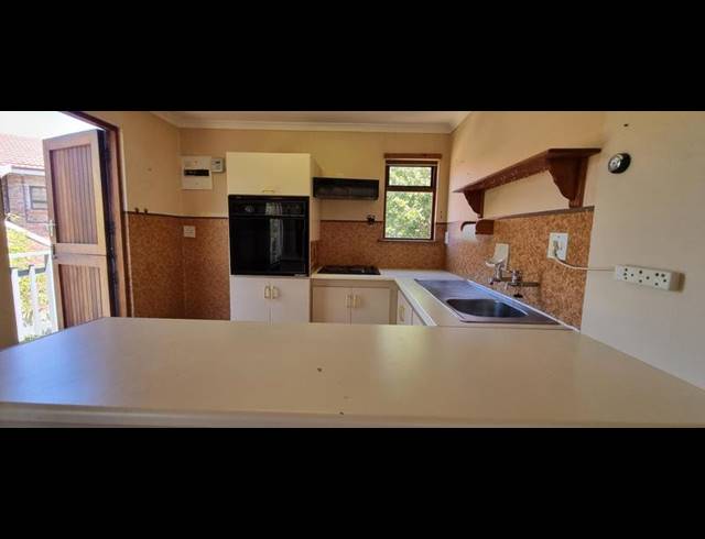 2 BEDROOM HOUSE FOR SALE IN FRAAIUITSIG